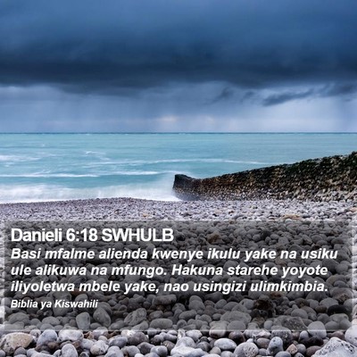 Danieli 6:18 SWHULB Bible Verse Image