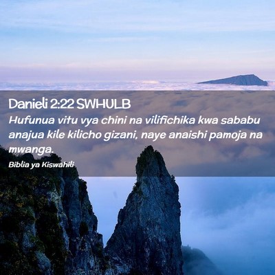 Picture 02 - Danieli 2:22 SWHULB - Hufunua vitu vya chini na vilifichika kwa sababu - Bible Verse Picture