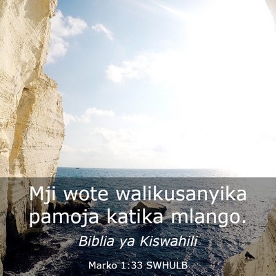 Picture 03 - Marko 1:33 SWHULB - Mji wote walikusanyika pamoja katika - Bible Verse Picture