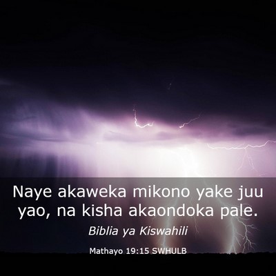 Picture 03 - Mathayo 19:15 SWHULB - Naye akaweka mikono yake juu yao, na kisha - Bible Verse Picture