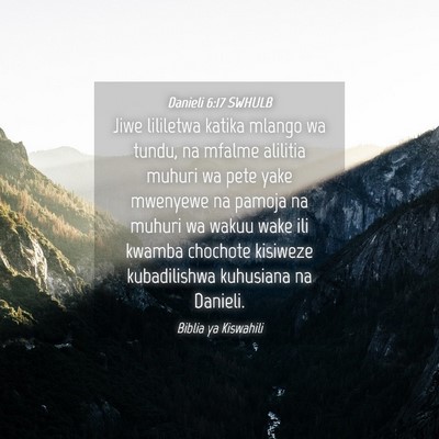 Picture 04 - Danieli 6:17 SWHULB - Jiwe lililetwa katika mlango wa tundu, na mfalme - Bible Verse Picture