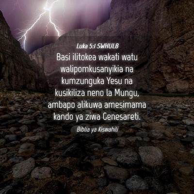 Picture 04 - Luka 5:1 SWHULB - Basi ilitokea wakati watu walipomkusanyikia na - Bible Verse Picture
