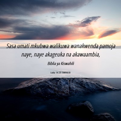 Picture 06 - Luka 14:25 SWHULB - Sasa umati mkubwa walikuwa wanakwenda pamoja - Bible Verse Picture