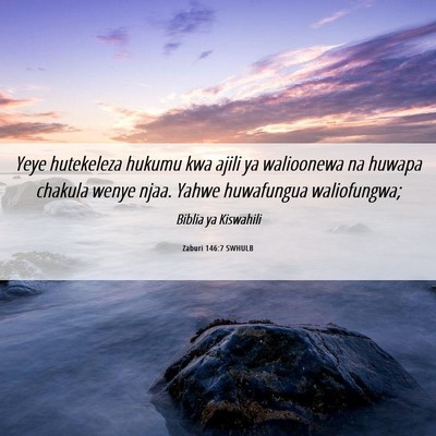 Picture 06 - Zaburi 146:7 SWHULB - Yeye hutekeleza hukumu kwa ajili ya walioonewa na - Bible Verse Picture